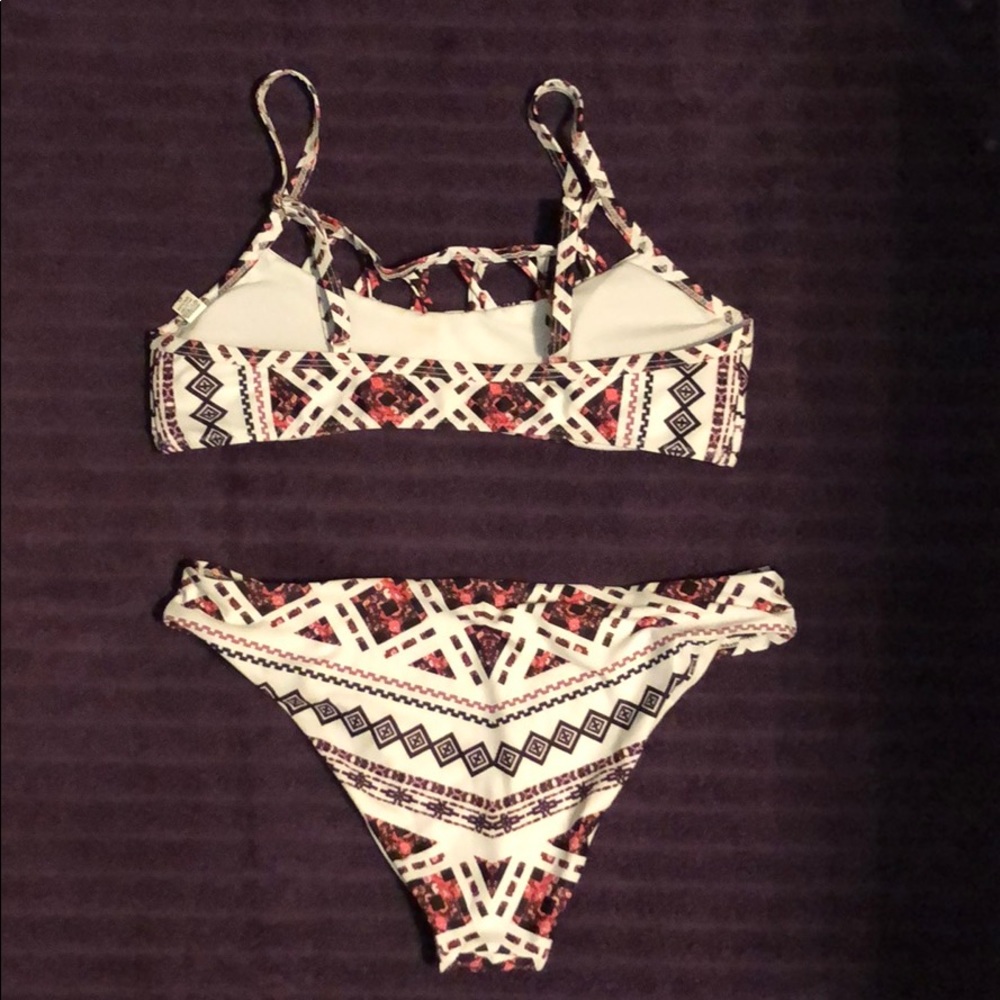 Bikini - Picture 3 of 3